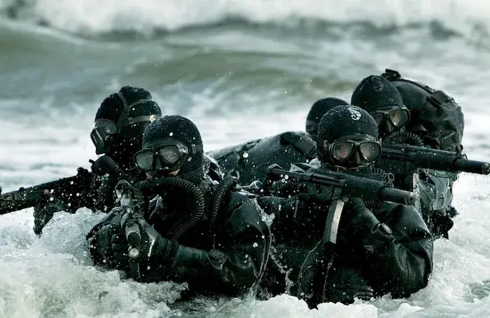 navy-seals-in-water